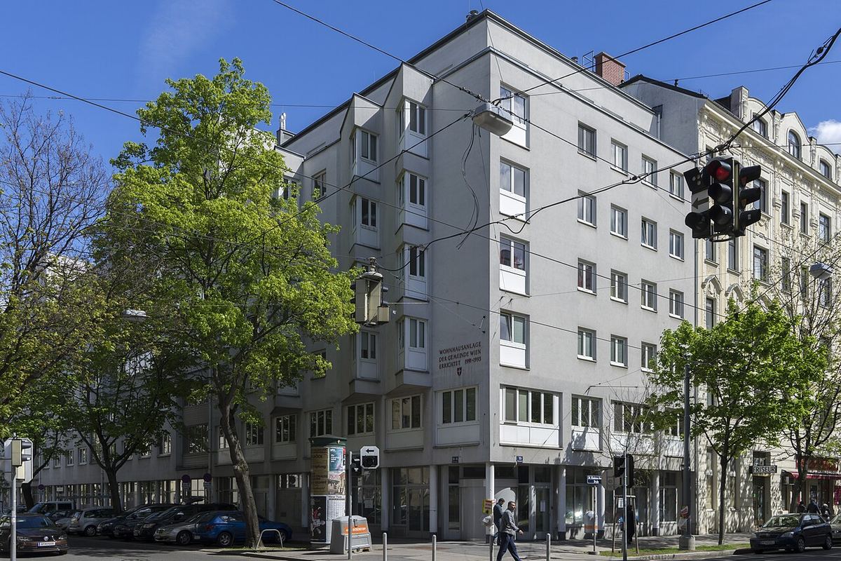 Wiener Wohnhaus Fassade — Symbolbild zum Thema Finanzierung
