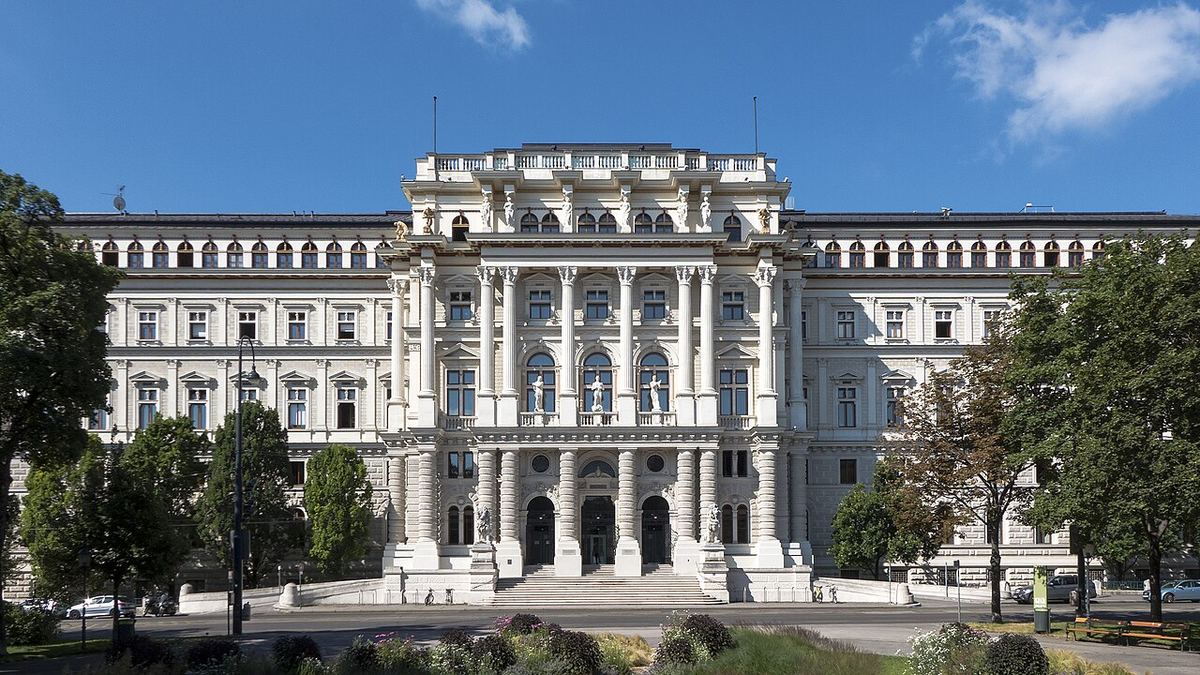 Wiener Grundbuchamt Fassade — Symbolbild zum Thema Recht