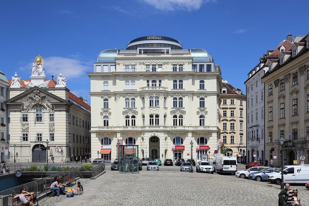 Wiener Wohnhaus mit Klimaanlage — Symbolbild zum Thema Recht