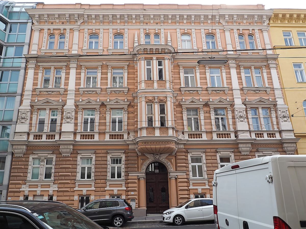 Wiener Wohnhausfassade — Symbolbild zum Thema Ratgeber