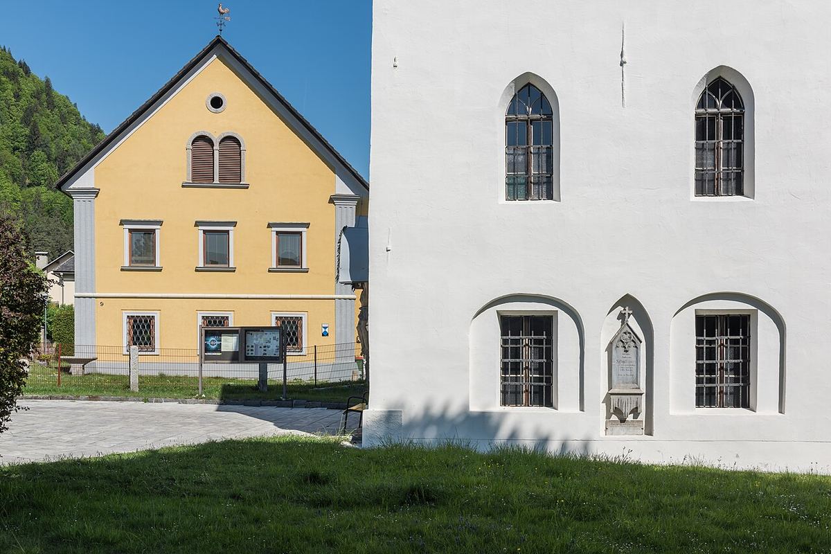 Wiener Wohnhausfassade — Symbolbild zum Thema Finanzierung