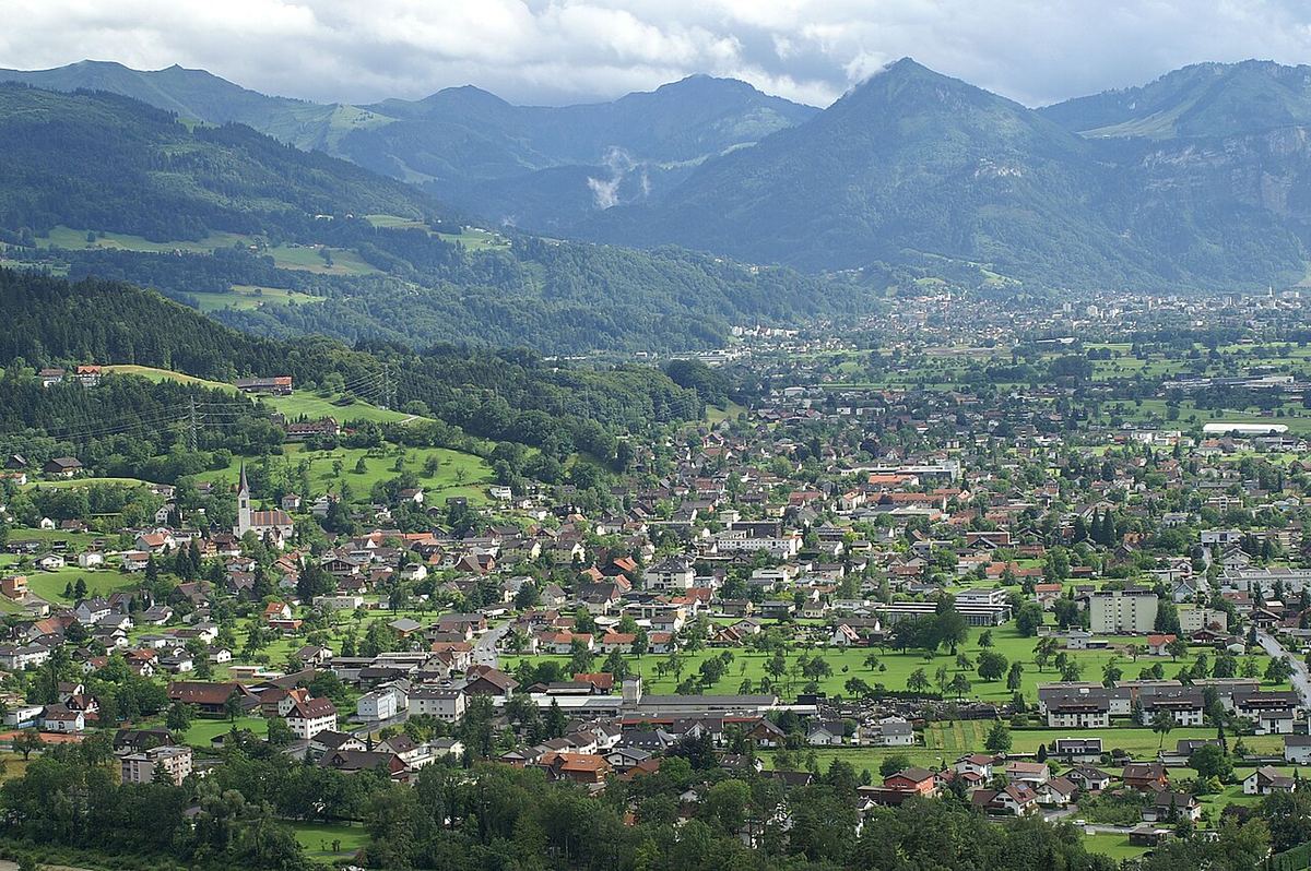 Vorarlberg Gewerbeimmobilie — Symbolbild zum Thema Analyse