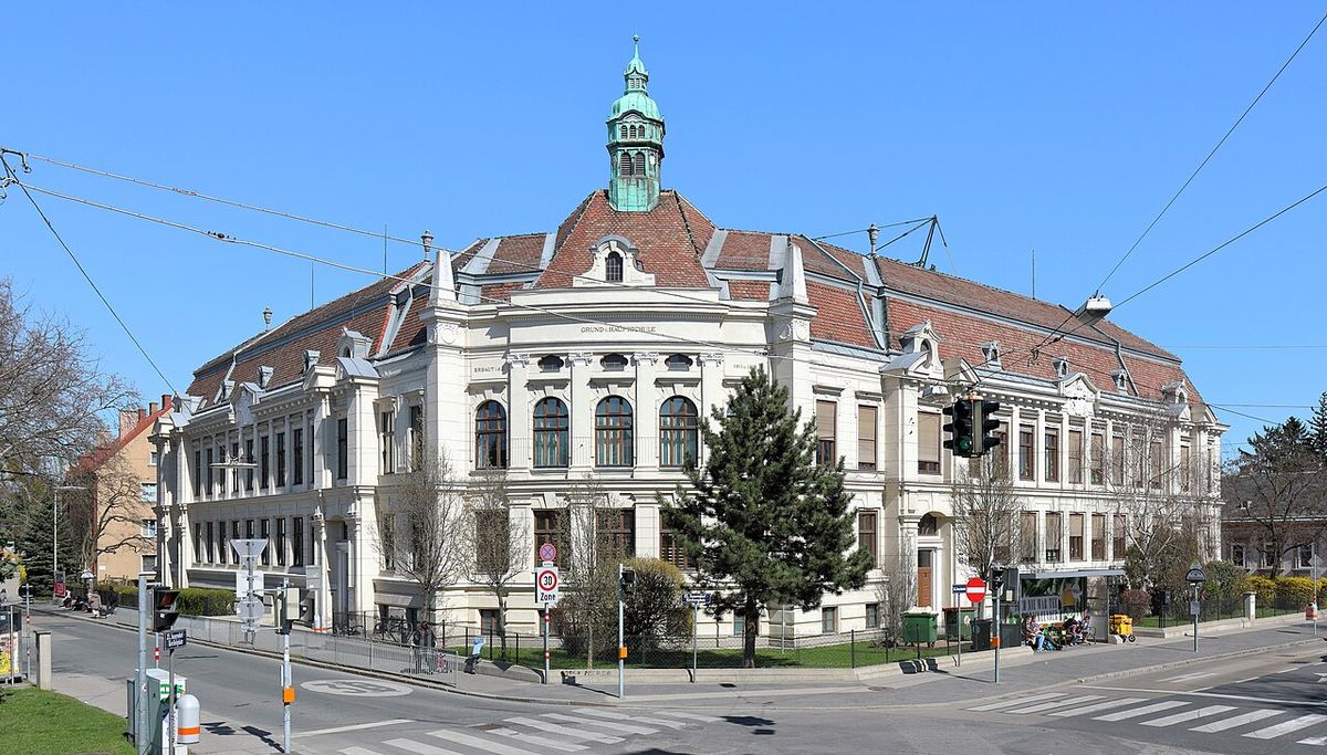 Schulgebäude in Ostösterreich — Symbolbild zum Thema Analyse