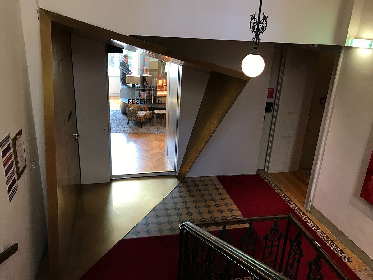 Wiener Apartmenthaus Fassade — Symbolbild zum Thema Analyse