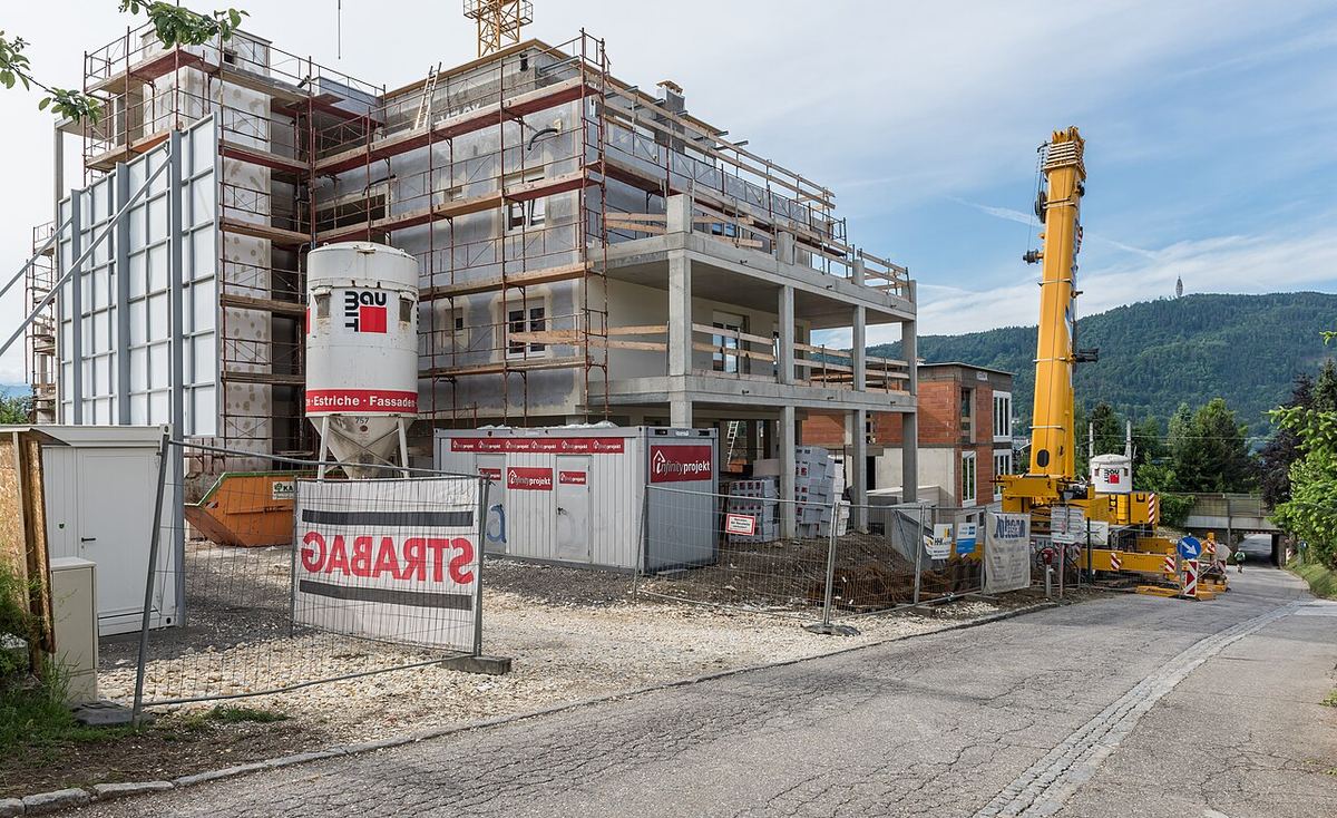 Wiener Zinshaus Fassade — Symbolbild zum Thema Analyse