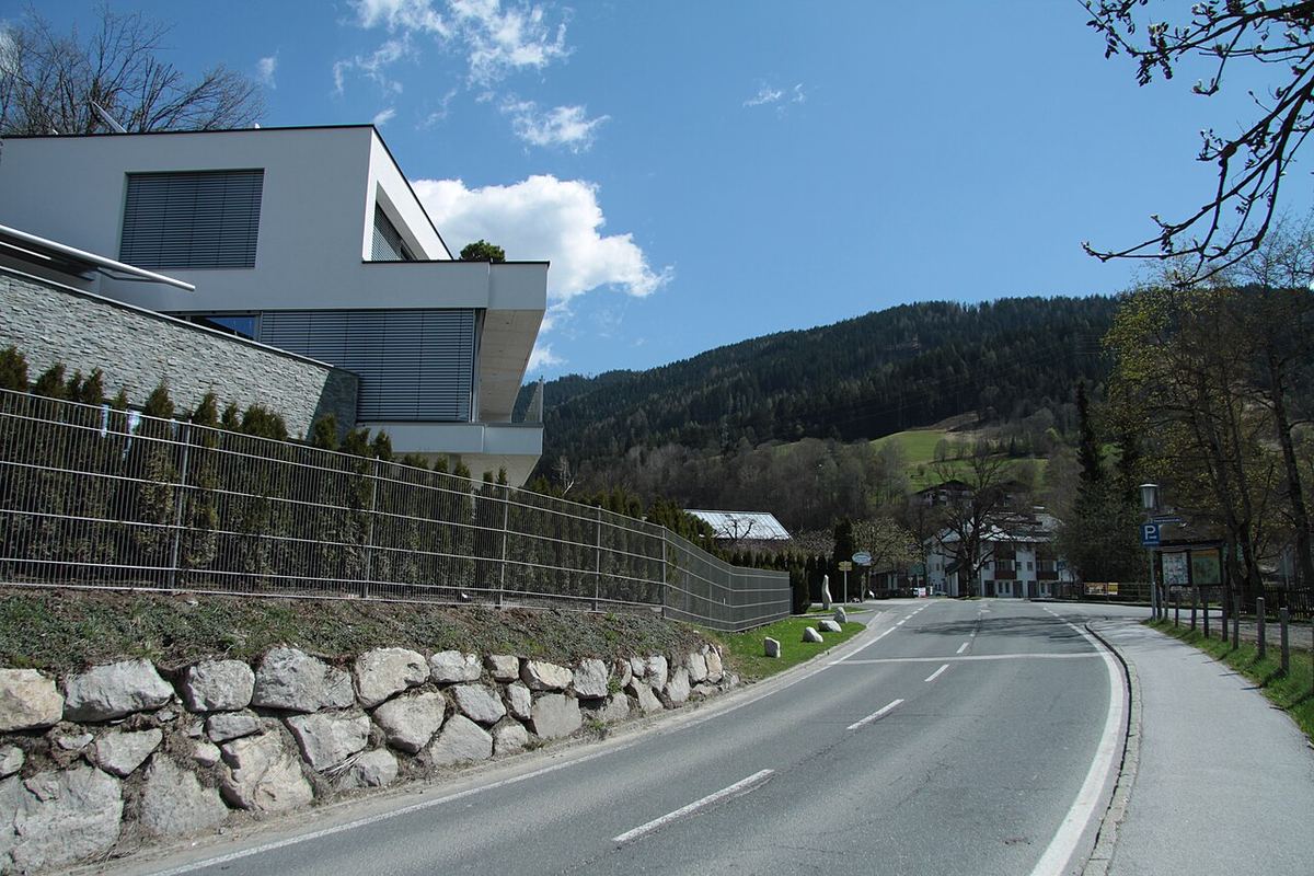 Bergdorf Tourismusregion Österreich — Symbolbild zum Thema Analyse